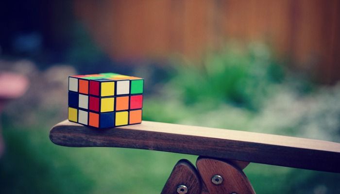 World Record: Australia Fixes Rubik Cube in 4.22 Seconds