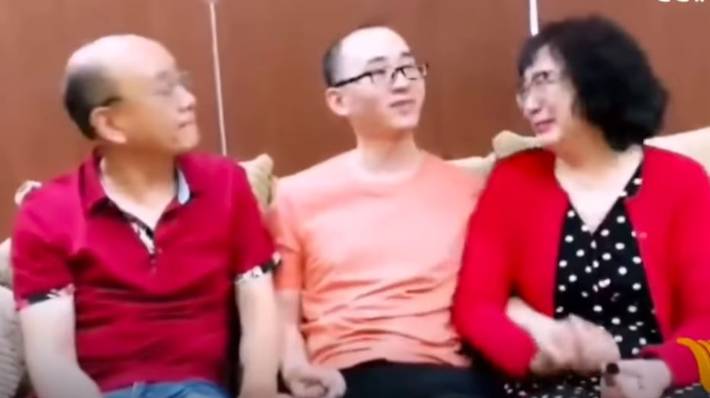 Chinese Parents Recover Their Kidnapped Son After 32 Years of Searching