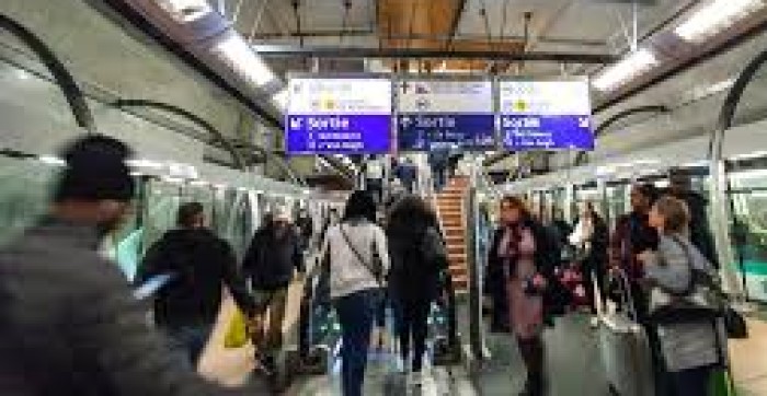 Paris Metro is Too Busy to Keep A Distance for Travellers