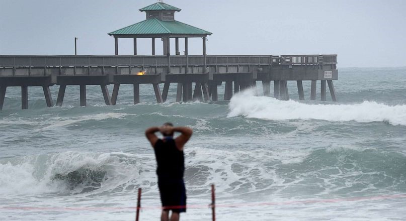 Tropical Storm Henri in US is Weakening: 140,000 Families Without Electricity and Risk of Flooding