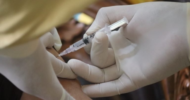 German Vaccination Commission Recommends Boosters for People Over 18