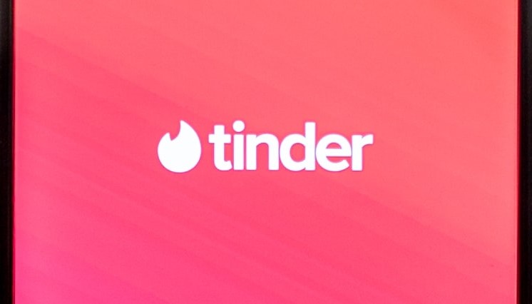 Tinder Offers Background Check, But Not By the Tinder Swindler