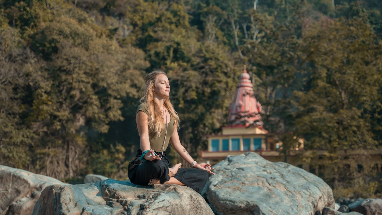 seeing white light while meditating